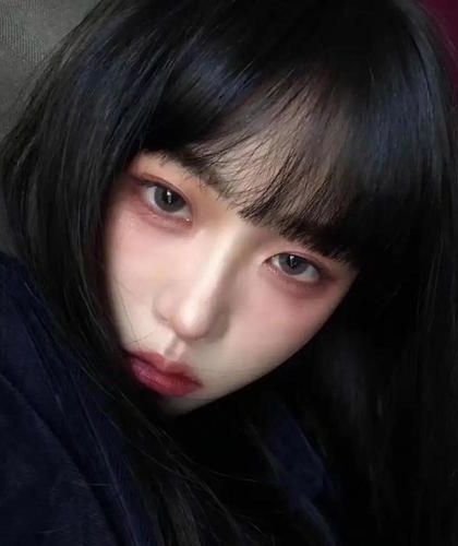 《顶流C位恋爱》作者：余绕