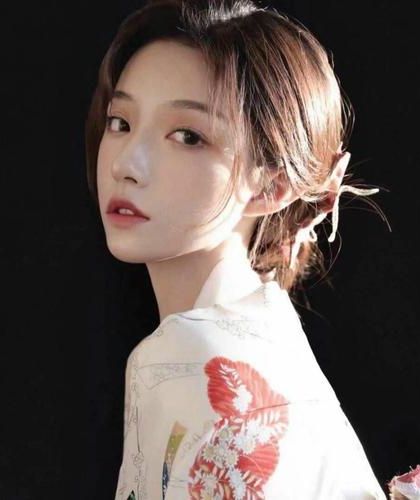 【红袖热文】《抱紧兽夫们大腿，超稀有恶雌躺赢》江望月